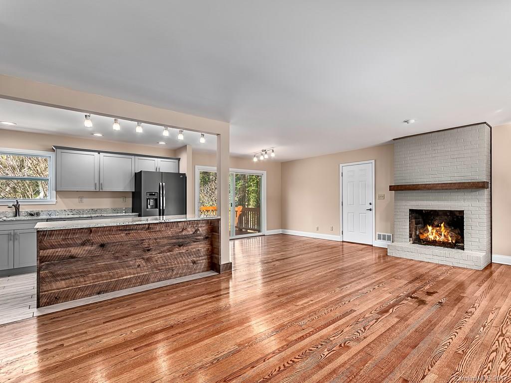 402 Balsam Road, Unit 2 Hendersonville, NC 28792 - Photo 2 of 18 Gallery Image 2