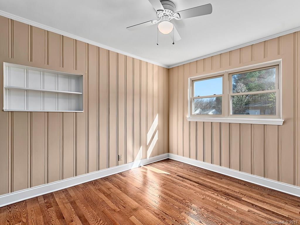 402 Balsam Road, Unit 2 Hendersonville, NC 28792 - Photo 6 of 18 Gallery Image 6