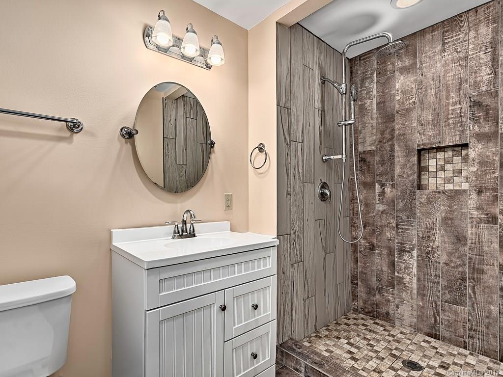 402 Balsam Road, Unit 2 Hendersonville, NC 28792 - Photo 8 of 18 Gallery Image 8