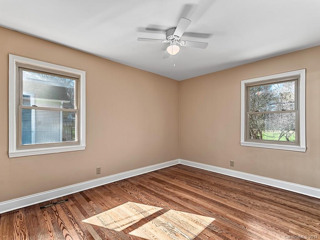 402 Balsam Road, Unit 2 Hendersonville, NC 28792 - Photo 9 of 18 Gallery Image 9