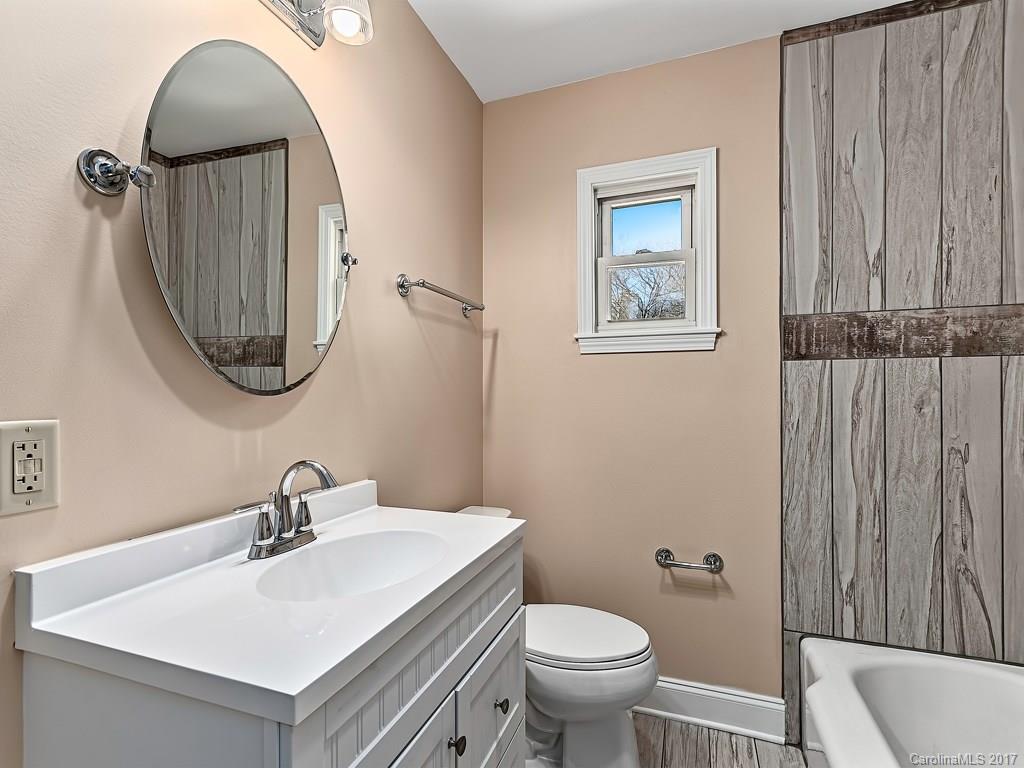402 Balsam Road, Unit 2 Hendersonville, NC 28792 - Photo 10 of 18 Gallery Image 10