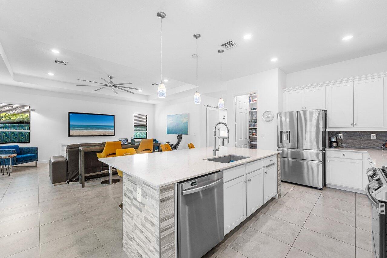 1119 Arrowhead Point Road Loxahatchee, FL 33470 - Photo 15 of 106 Kitchen/Greatroom