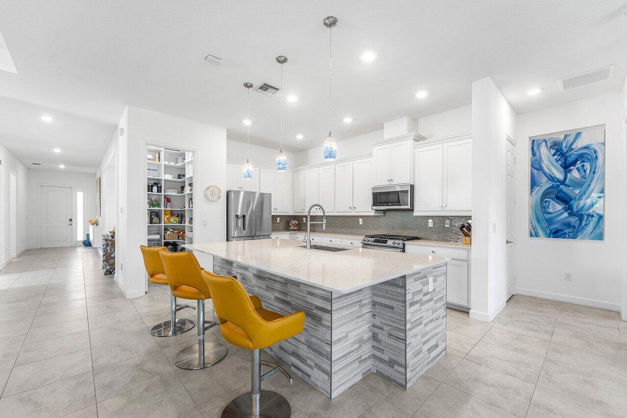 1119 Arrowhead Point Road Loxahatchee, FL 33470 - Photo 17 of 106 Large kitchen/walk-in pantry