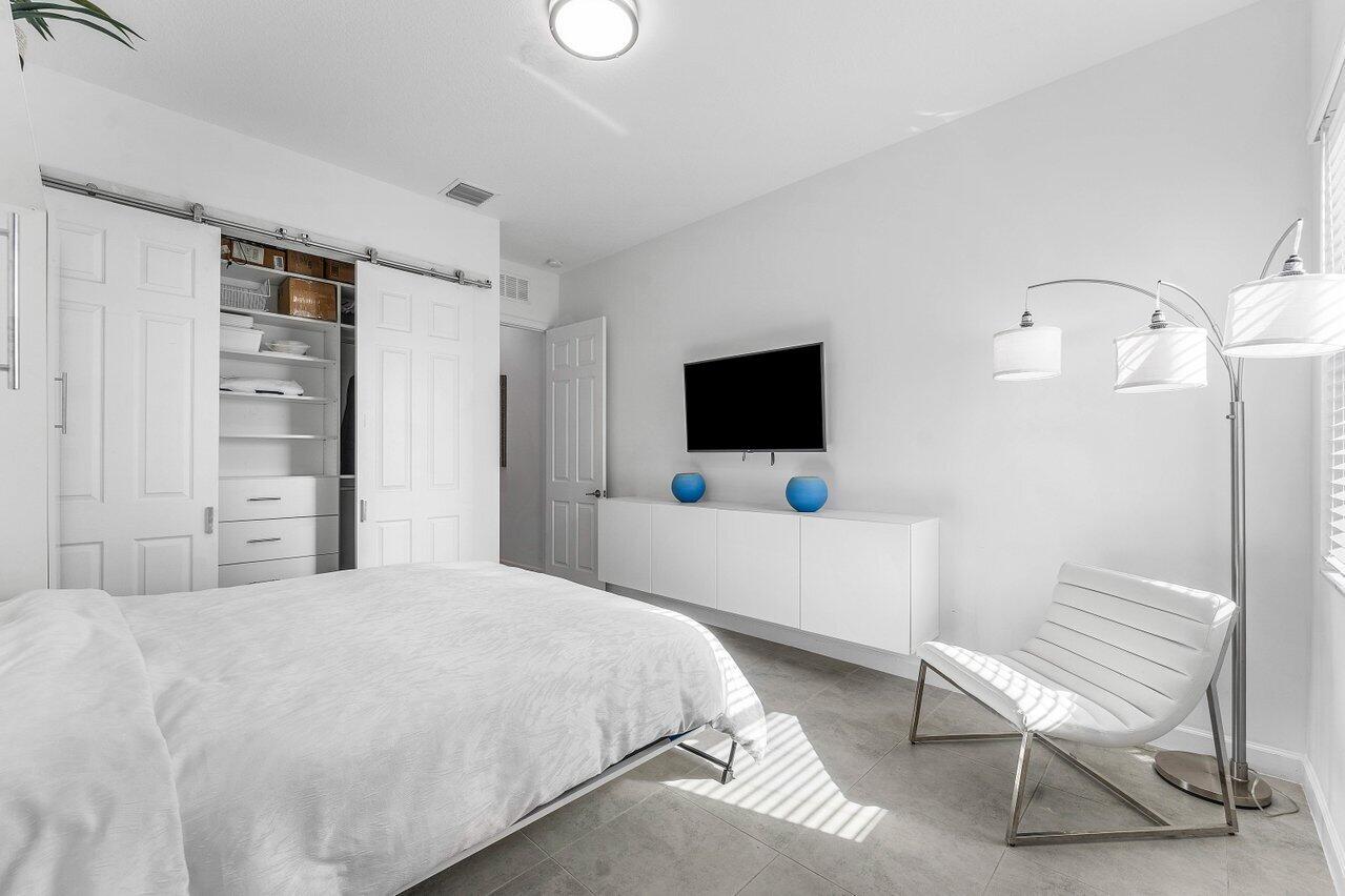 1119 Arrowhead Point Road Loxahatchee, FL 33470 - Photo 39 of 106 Ensuite bedroom