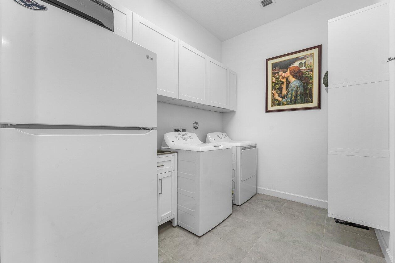 1119 Arrowhead Point Road Loxahatchee, FL 33470 - Photo 41 of 106 Laundry room