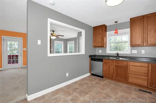 $1,600 | 412 Mangum Court, Fayetteville, NC 28314