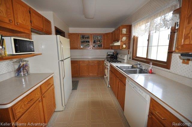 6120 North Burkhart Road Howell, MI 48855 - Photo 6 of 25 Kitchen