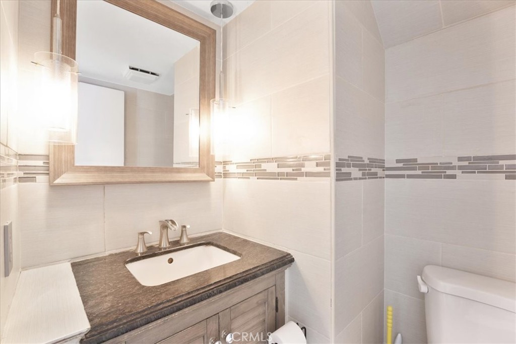 507 Coudures Way Perris, CA 92571 - Photo 34 of 41 a bathroom with a sink and a toilet