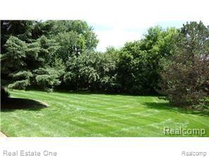 3311 Landview Drive Rochester, MI 48306 - Photo 21 of 23 3311 land ext.jpg