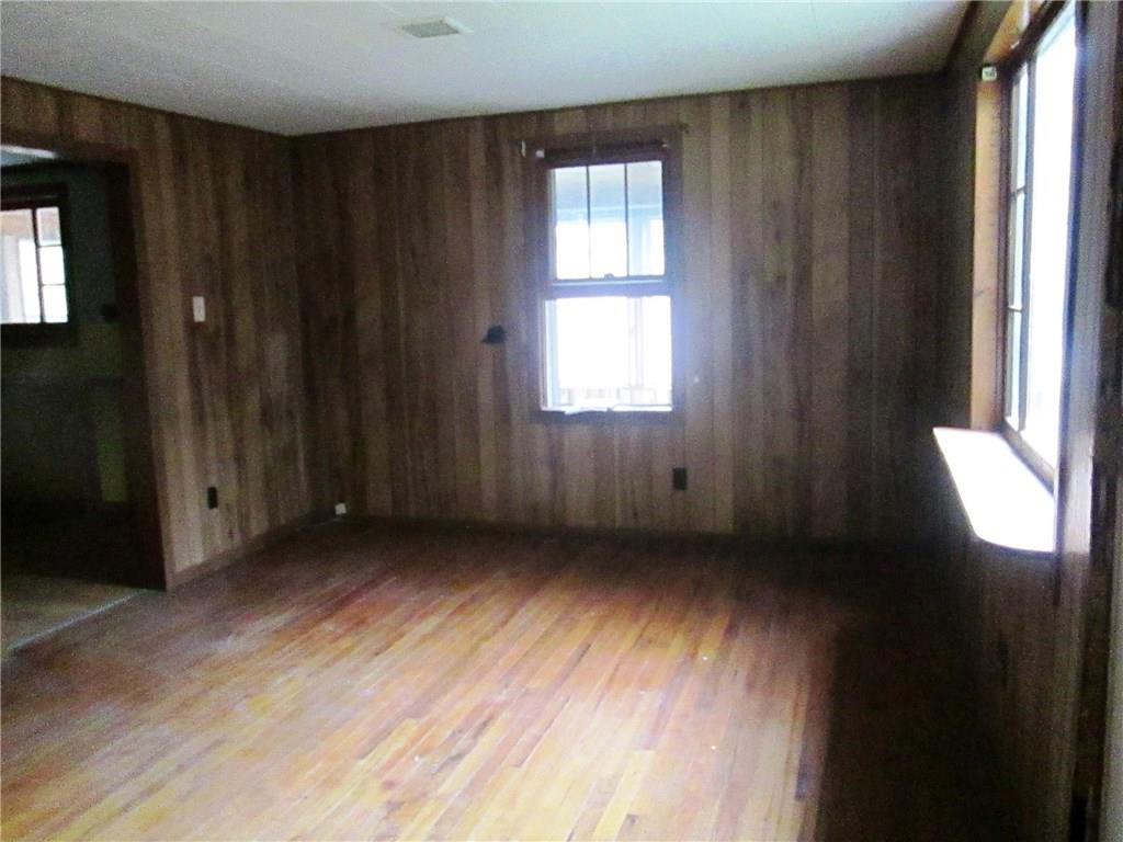 1294 Draketown Road Confluence, PA 15424 - Photo 3 of 11 LIVINGROOM