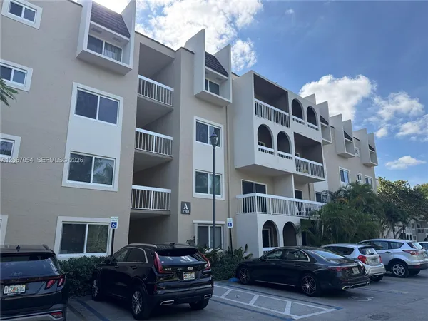 $2,000 | 7703 Camino Real, Unit A106, Miami, FL 33143