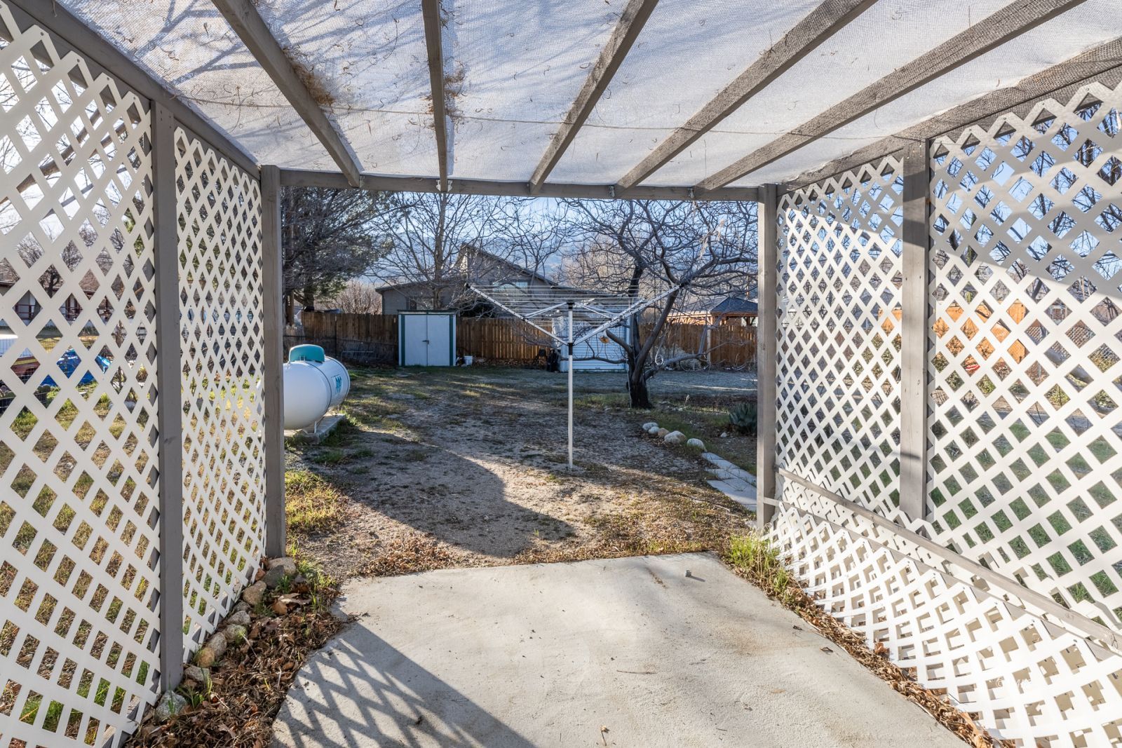 231 West Street Big Pine, CA 93513 - Photo 21 of 23 a view of a porch