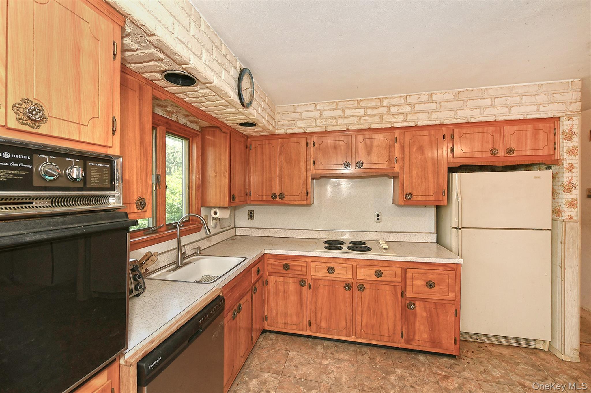 1699 Meadowbrook Road Merrick, NY 11566 - Photo 9 of 16 Gallery Image 9