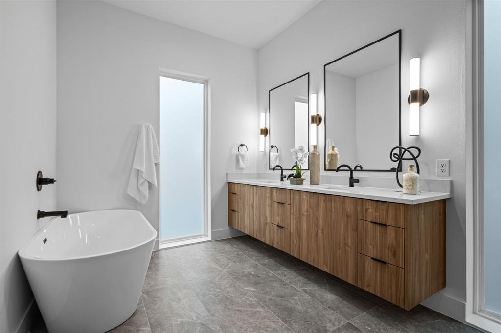 1014 Grandview Avenue Dallas, TX 75223 - Photo 19 of 30 a bathroom with a bathtub a mirror a sink and vanity