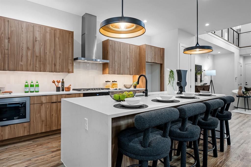 1014 Grandview Avenue Dallas, TX 75223 - Photo 8 of 30 a kitchen with a dining table and chairs