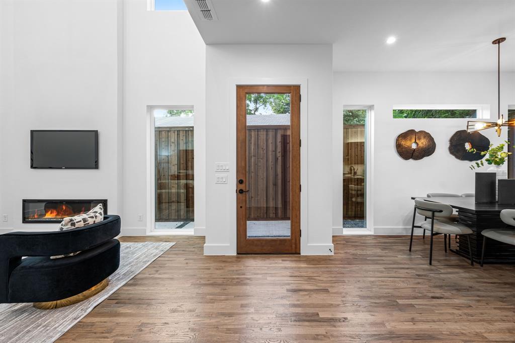 1014 Grandview Avenue Dallas, TX 75223 - Photo 10 of 30 a living room with furniture and a flat screen tv