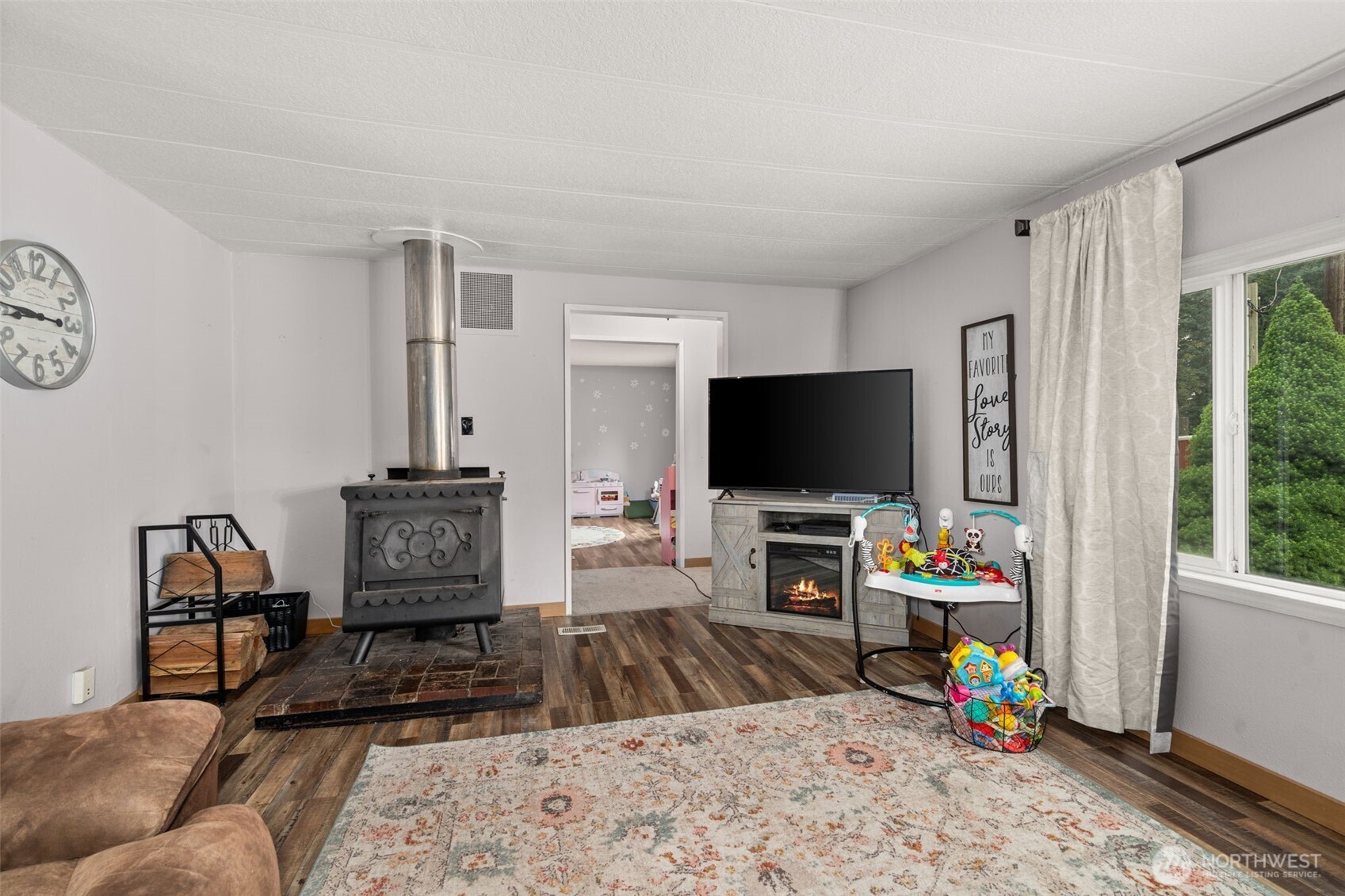 19121 Elderberry Street Southwest Rochester, WA 98579 - Photo 10 of 34 a living room with furniture and a flat screen tv