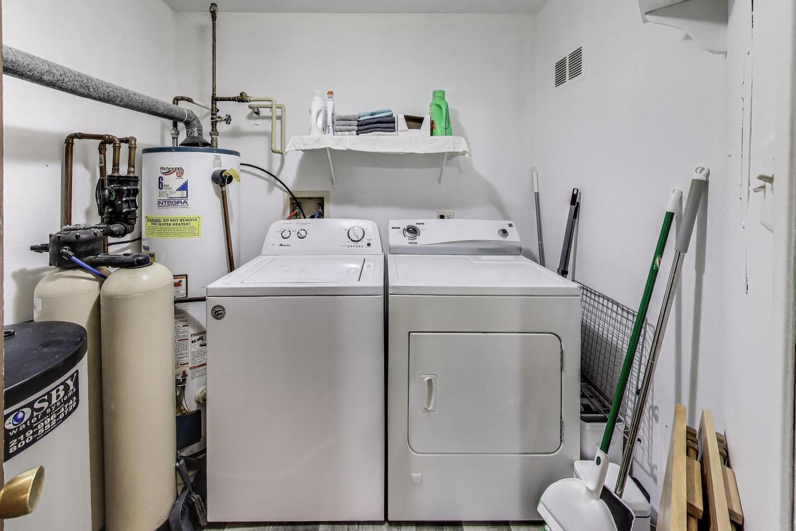 3412 Donovan Drive, Unit 1 Crete, IL 60417 - Photo 19 of 23 a utility room with dryer and washer