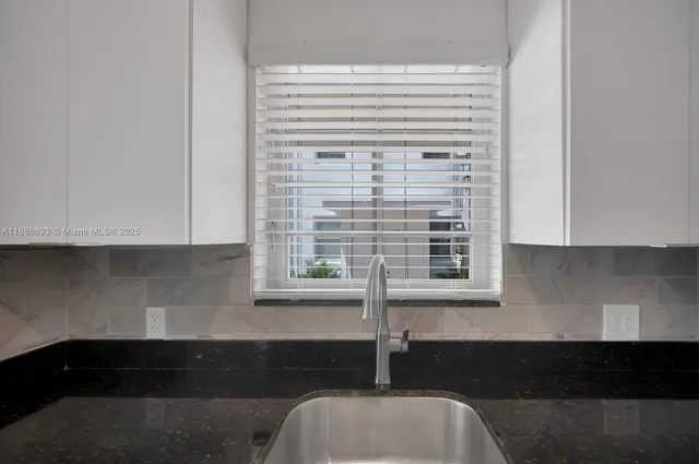 $1,700 | 570 Northeast 68th Street, Unit 5, Miami, FL 33138