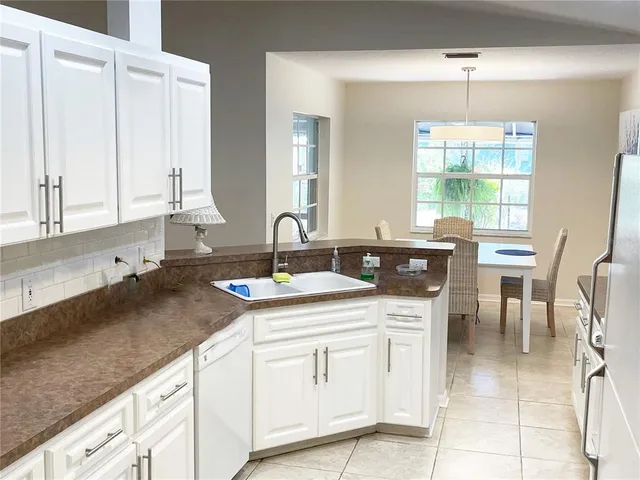 $2,500 | 1012 Laurel Avenue, Venice, FL 34285