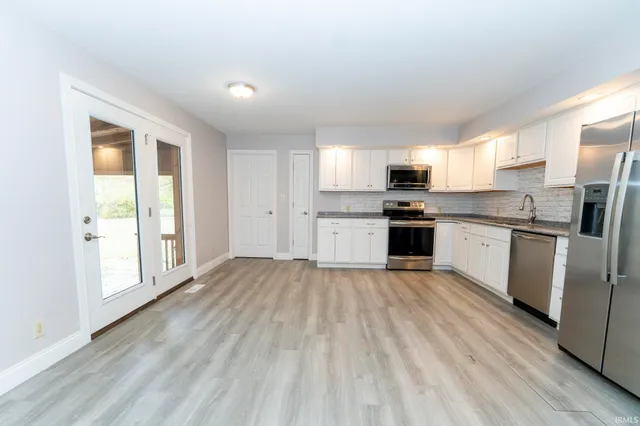 $2,285 | 7877 Marywood Drive, Newburgh, IN 47630