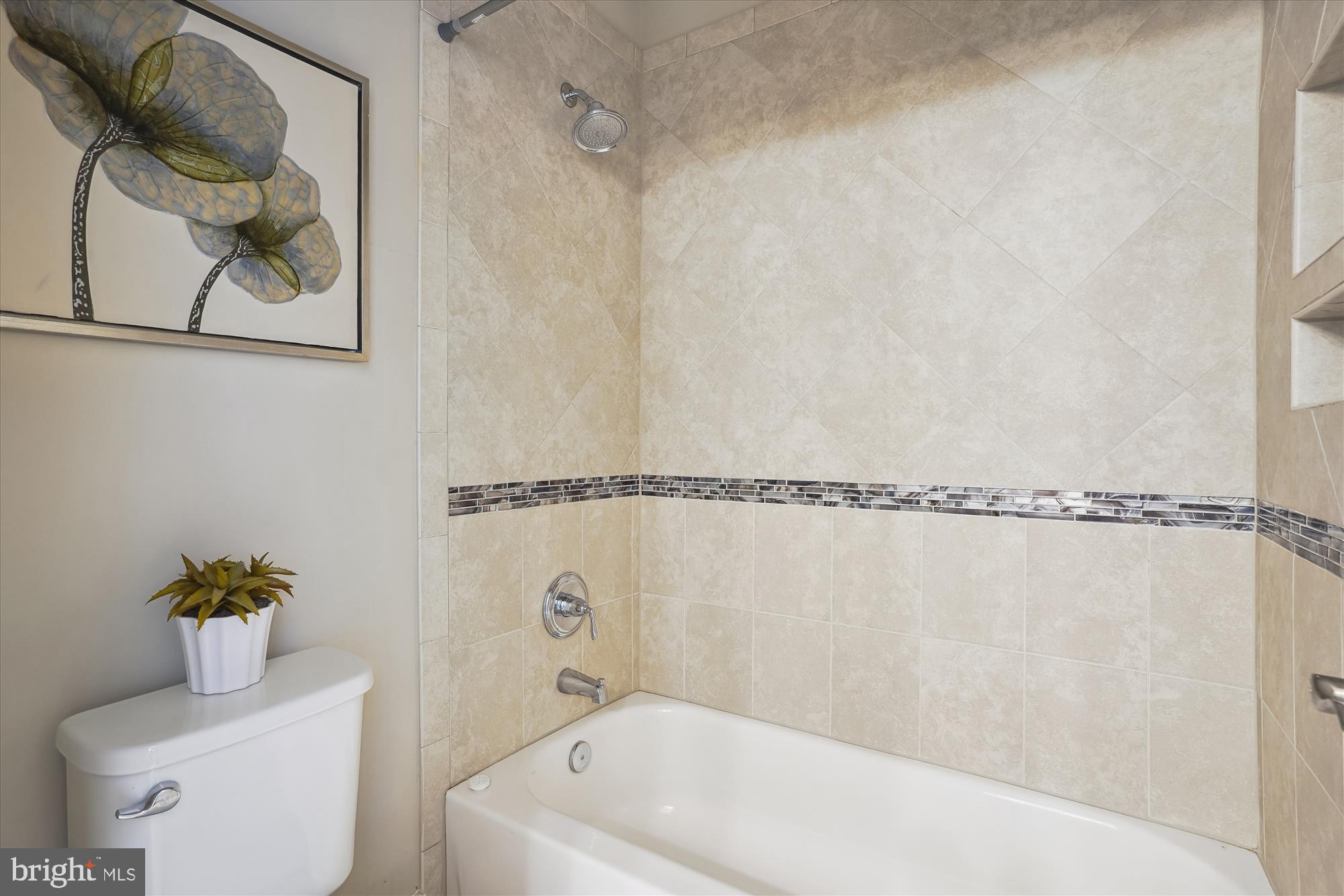 5806 Little Falls Road Arlington, VA 22207 - Photo 33 of 62 Bath