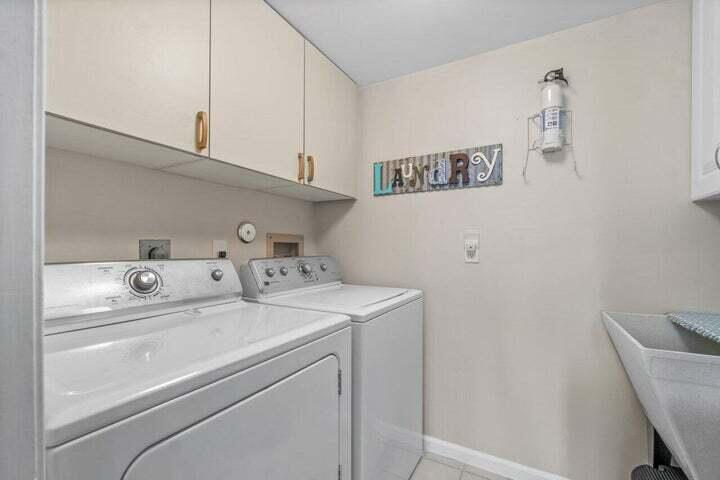 16647 Traders Crossing North, Unit 127 Jupiter, FL 33477 - Photo 29 of 51 Laundry