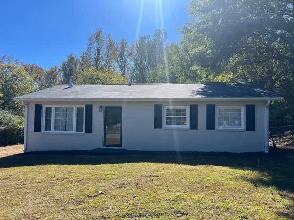 $1,275 | 761 West 5th Street, Chase City, VA 23924