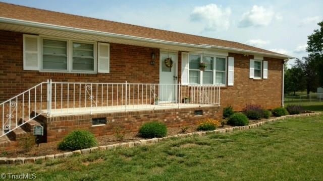 805 Hillview Road Reidsville, NC 27320 - Photo 4 of 26 Gallery Image 4