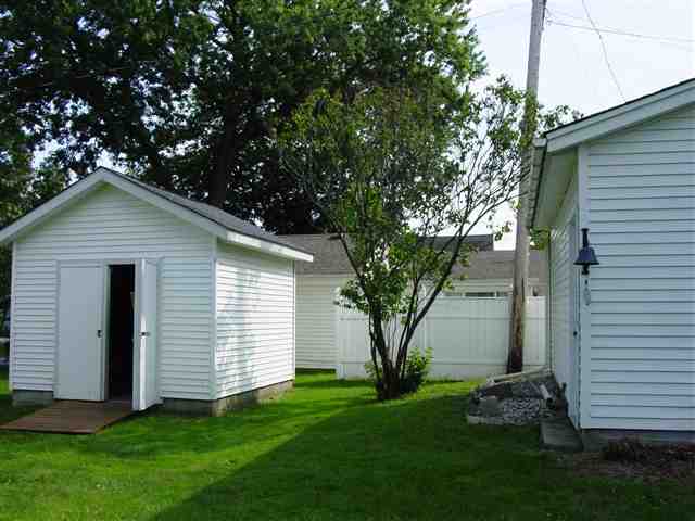 7437 South River Road Marine City, MI 48039 - Photo 6 of 22 31068131-5.JPG