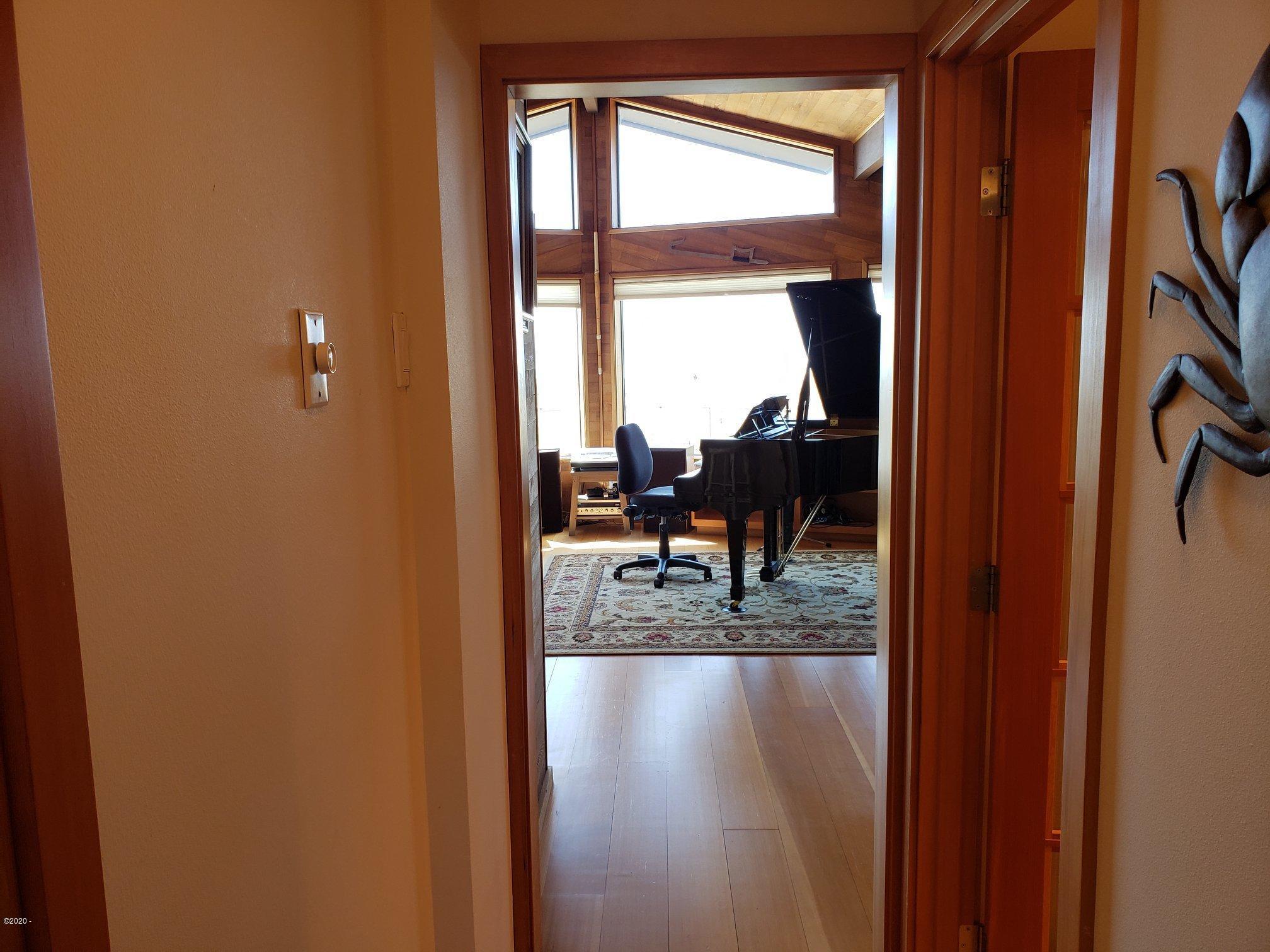 2306 Northwest Oceania Drive Waldport, OR 97394 - Photo 21 of 37 upstairs hall