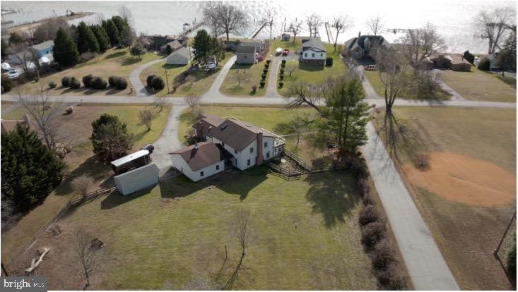 Walk to the Yacht Club or the beach!