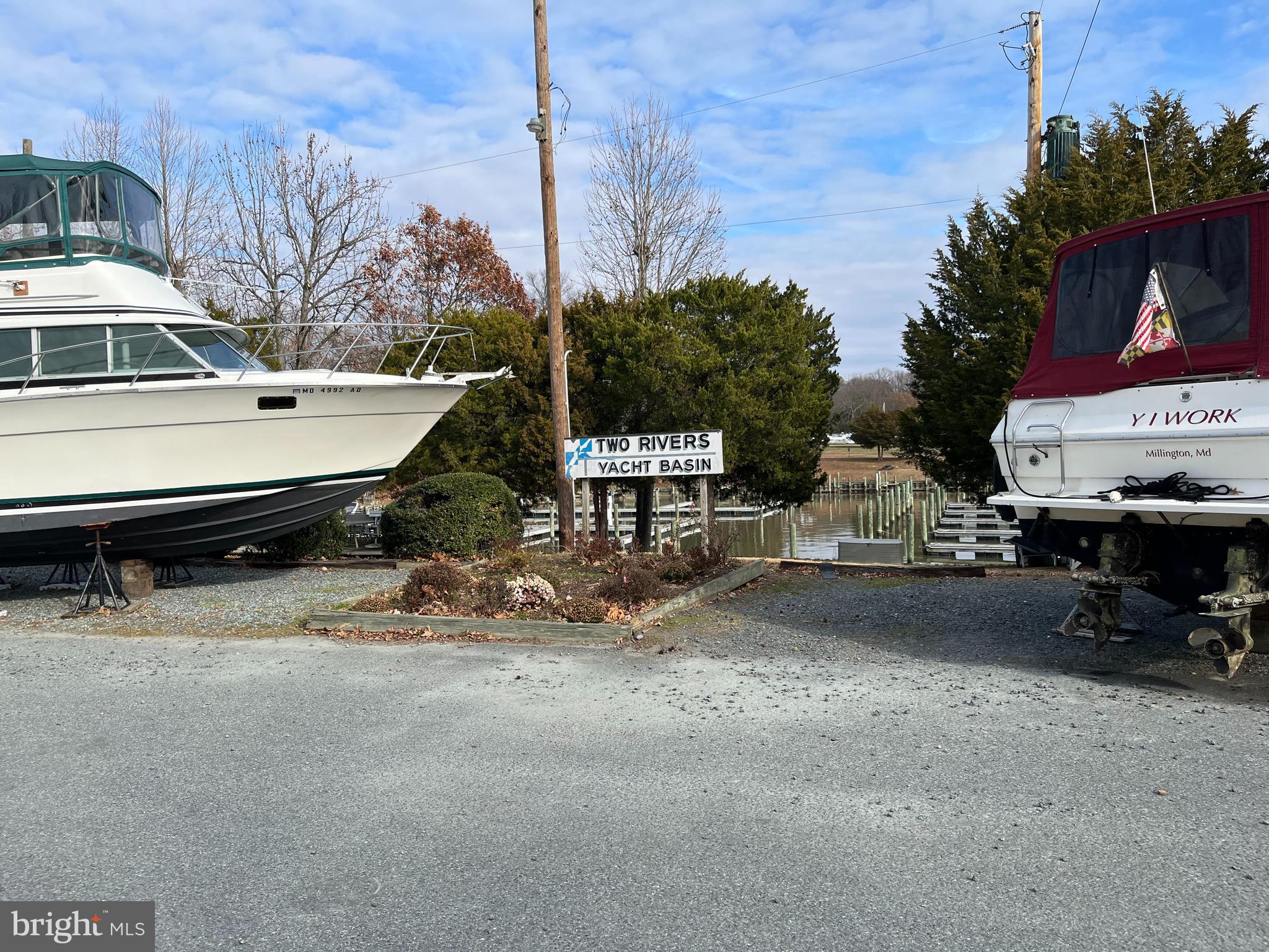 Two Rivers Yacht Club
100 yd walk