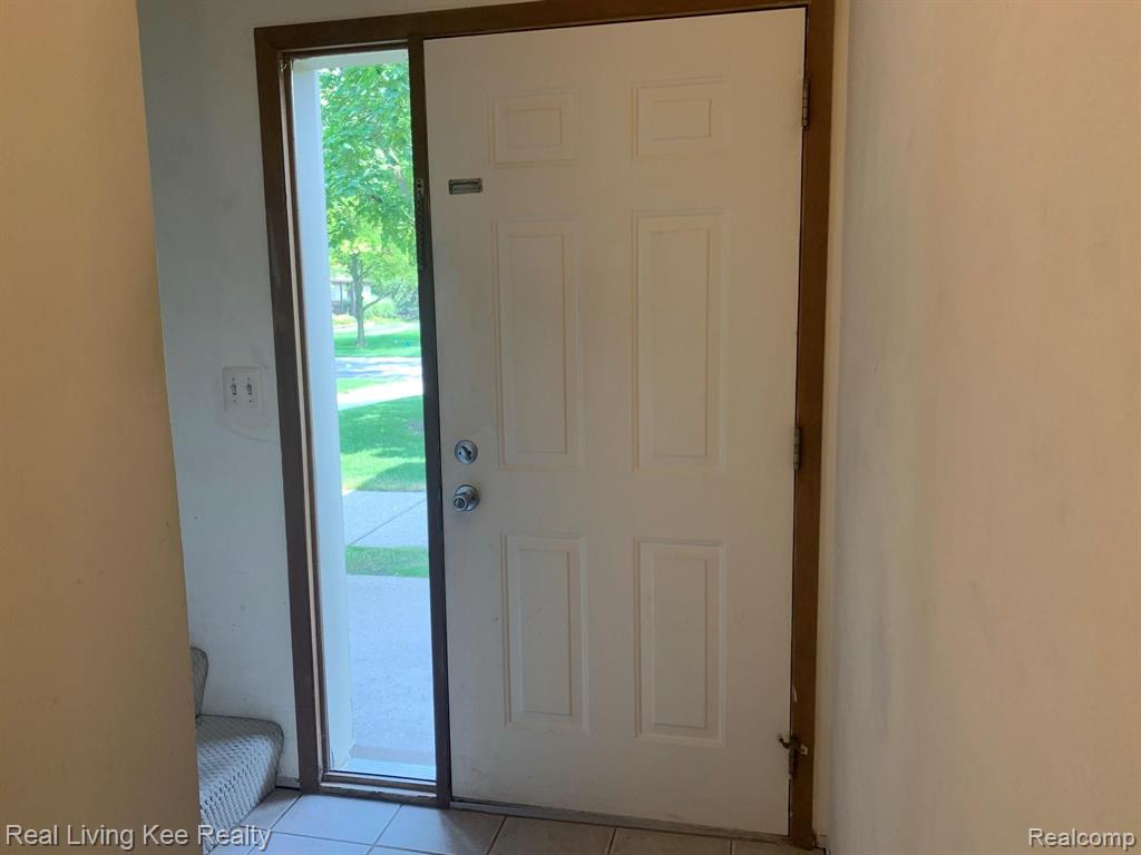 2272 London Bridge Drive, Unit 51 Rochester, MI 48307 - Photo 3 of 31