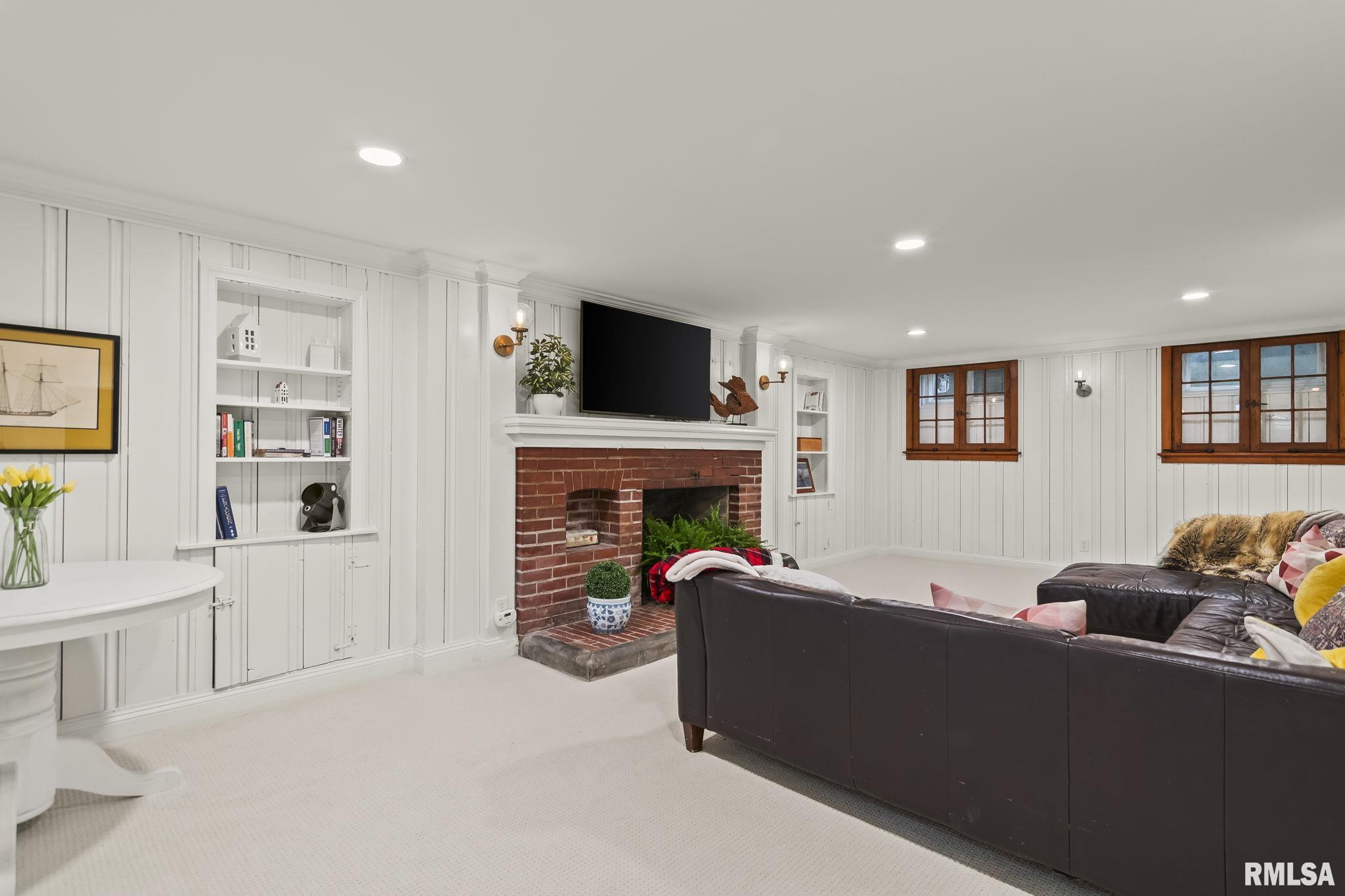 1645 Ruth Place Springfield, IL 62704 - Photo 33 of 37 Gallery Image 33