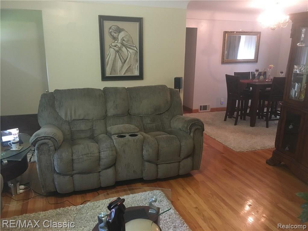 28239 Hawberry Road Farmington, MI 48331 - Photo 7 of 16 Hawberry living into dining new.JPG