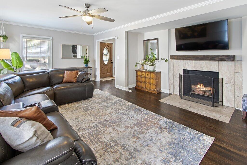 125 Edgevale Road Columbus, OH 43209 - Photo 11 of 34 Living Room