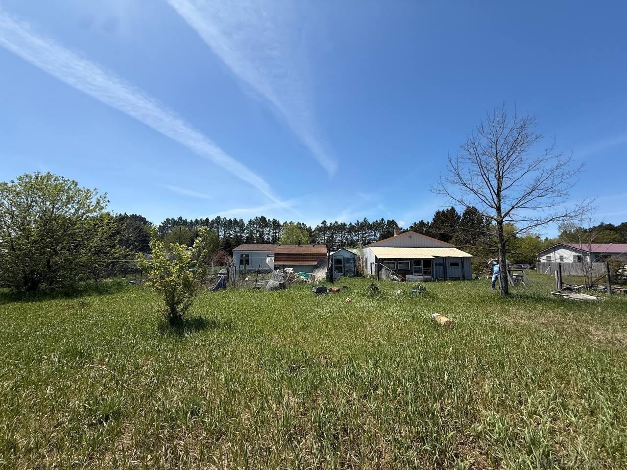397 South Pioneer Road Beulah, MI 49617 - Photo 4 of 18