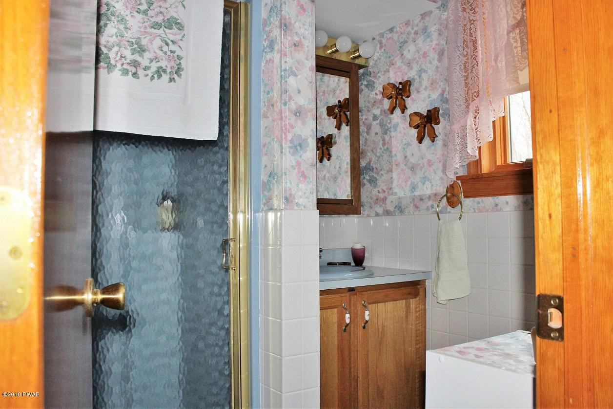 244 Mozzette Road Canadensis, PA 18325 - Photo 17 of 33 13-master Bath