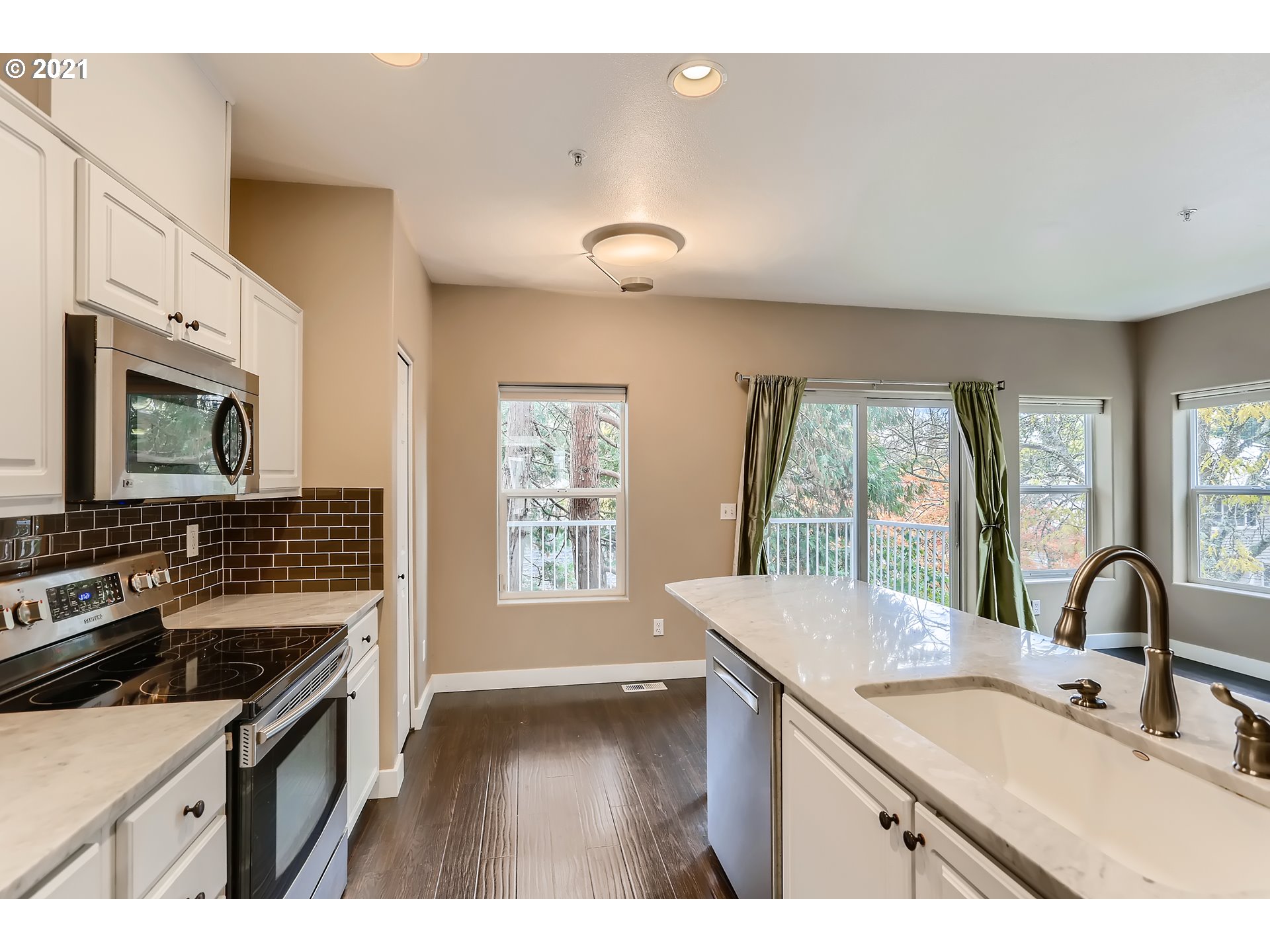 14130 Southwest Barrows Road, Unit 4 Tigard, OR 97223 - Photo 12 of 32 Gallery Image 12