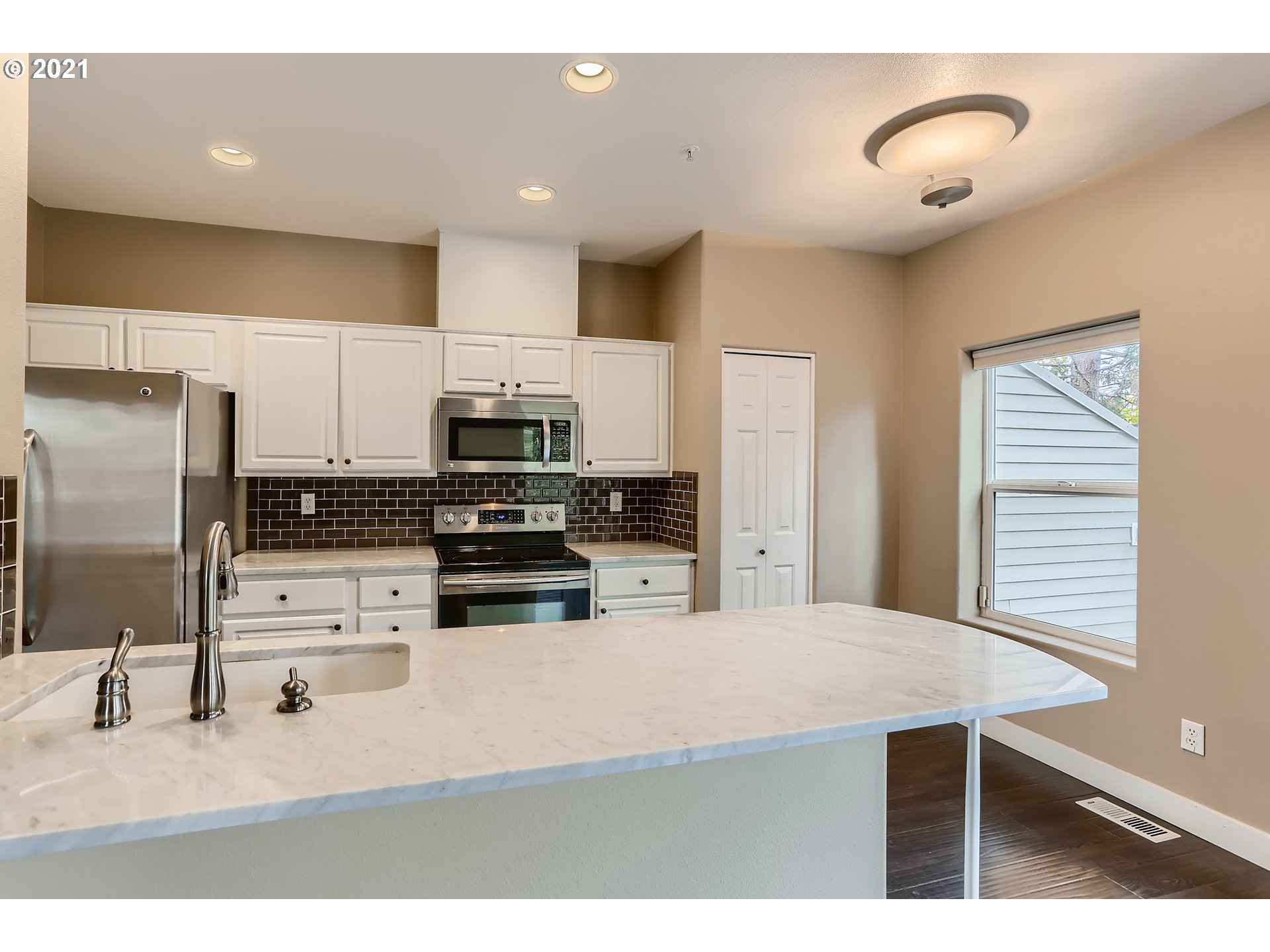 14130 Southwest Barrows Road, Unit 4 Tigard, OR 97223 - Photo 13 of 32 Gallery Image 13