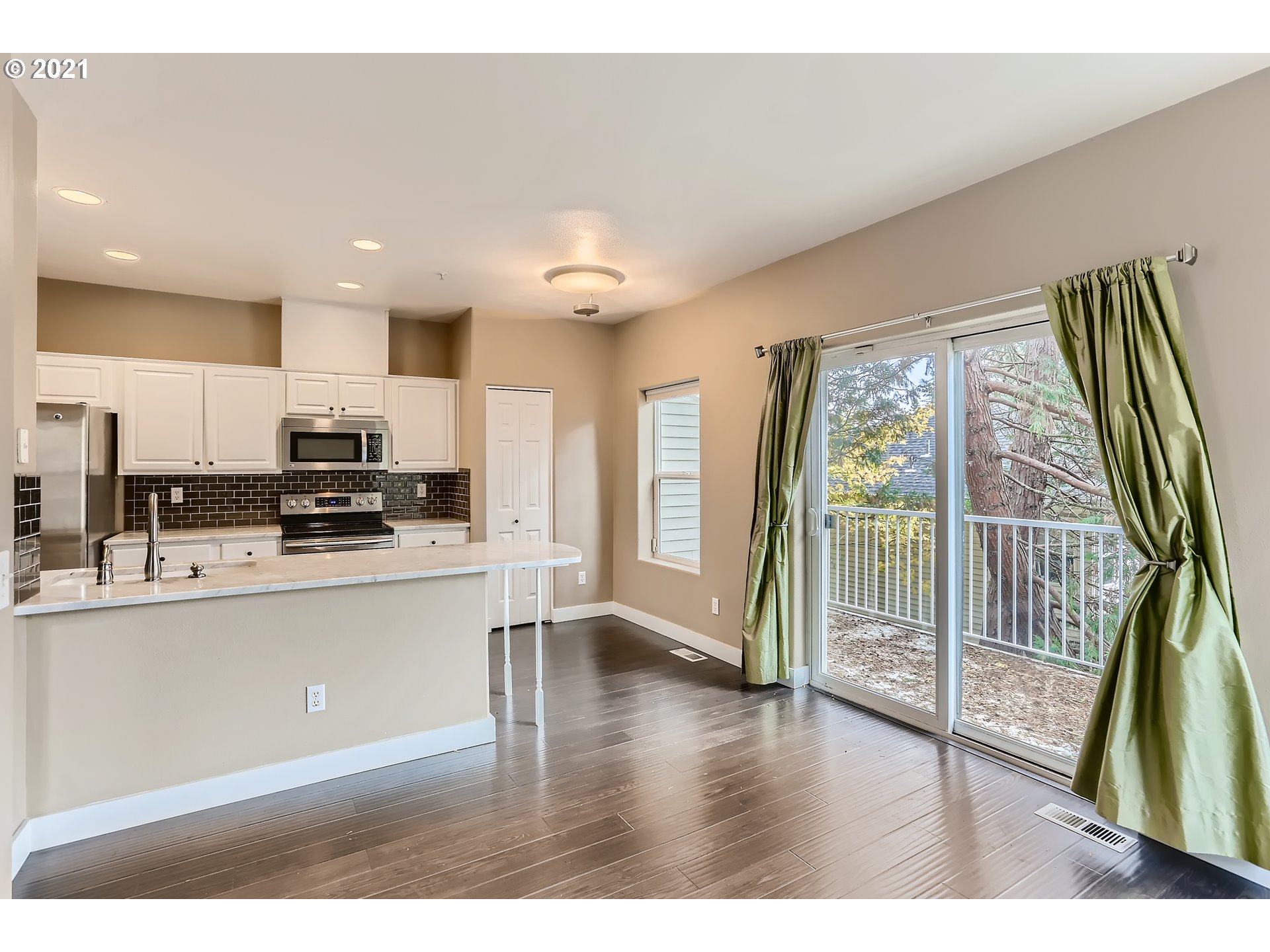 14130 Southwest Barrows Road, Unit 4 Tigard, OR 97223 - Photo 16 of 32 Gallery Image 16
