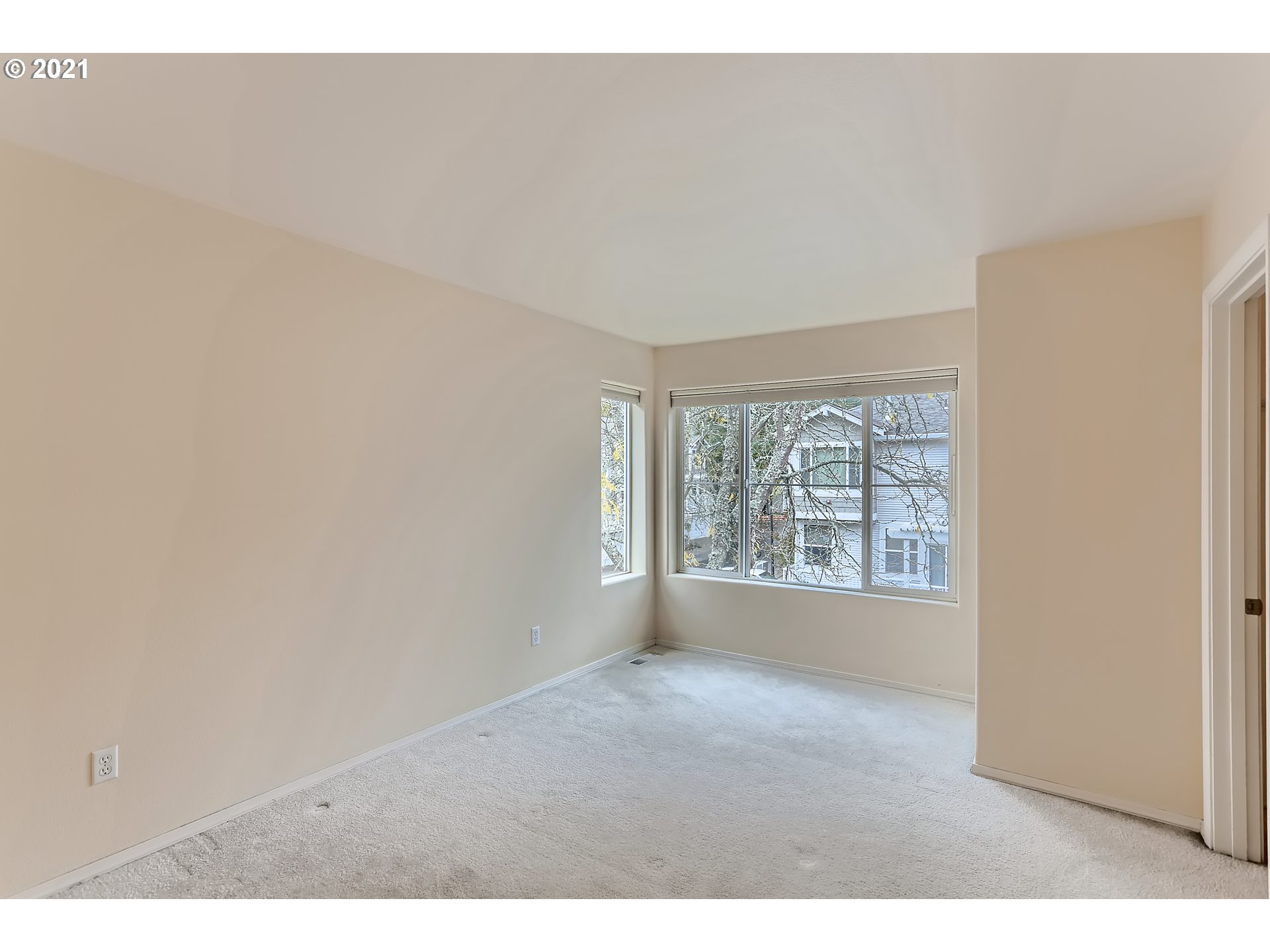14130 Southwest Barrows Road, Unit 4 Tigard, OR 97223 - Photo 17 of 32 Gallery Image 17
