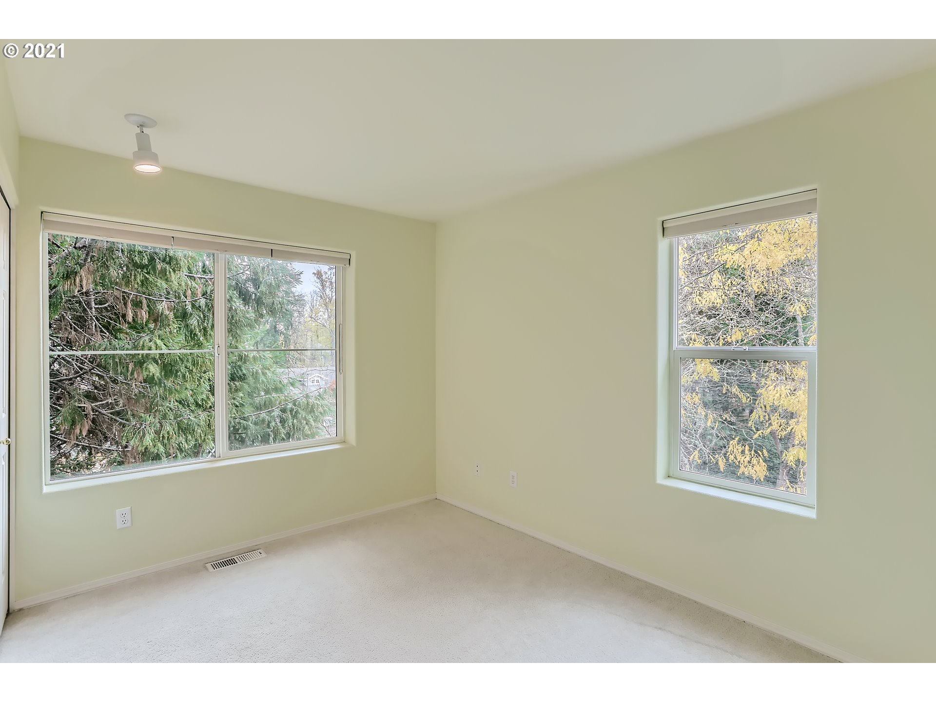 14130 Southwest Barrows Road, Unit 4 Tigard, OR 97223 - Photo 21 of 32 Gallery Image 21