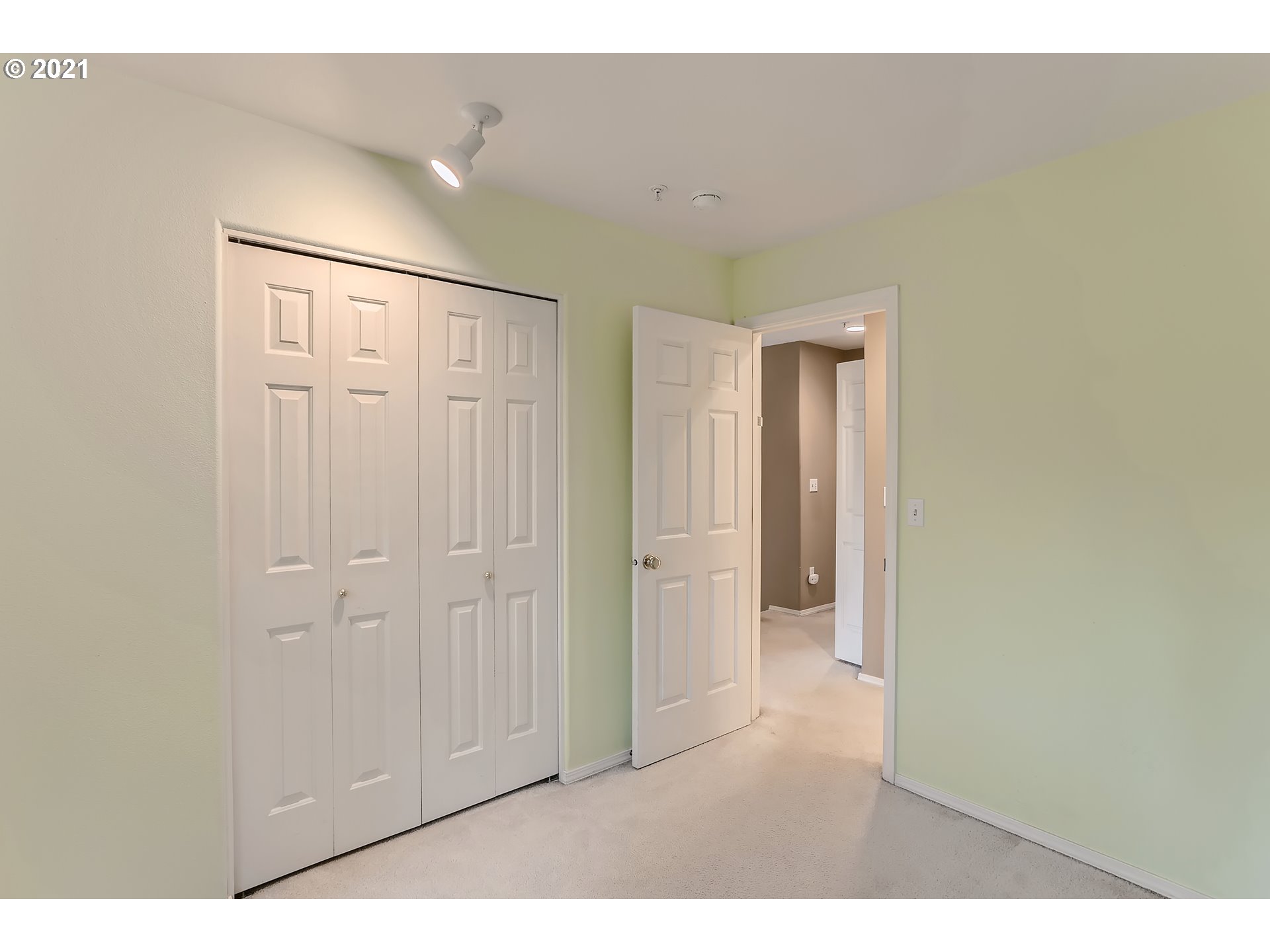 14130 Southwest Barrows Road, Unit 4 Tigard, OR 97223 - Photo 25 of 32 Gallery Image 25