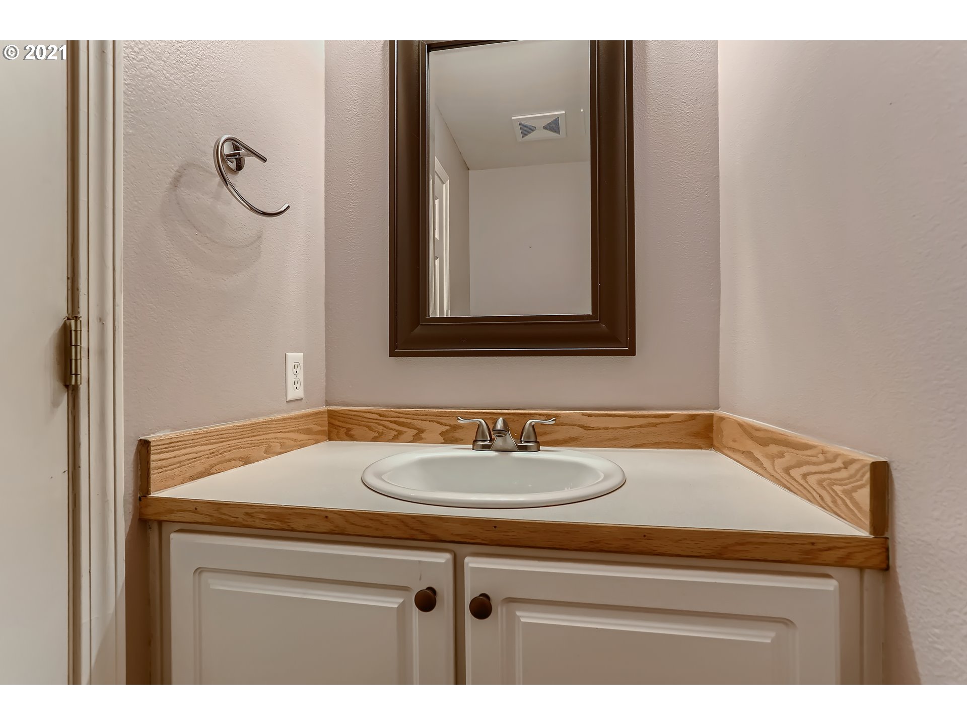 14130 Southwest Barrows Road, Unit 4 Tigard, OR 97223 - Photo 28 of 32 Gallery Image 28