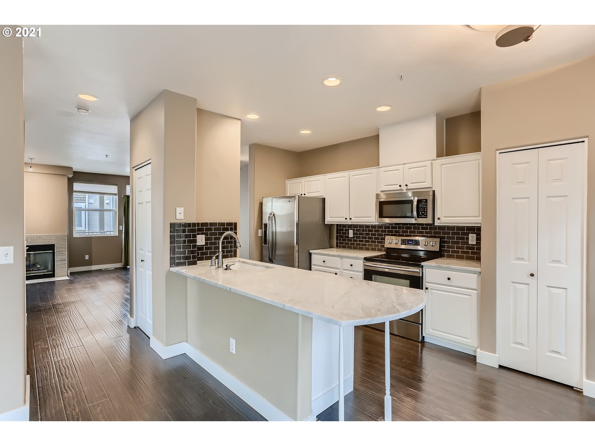 14130 Southwest Barrows Road, Unit 4 Tigard, OR 97223 - Photo 9 of 32 Gallery Image 9