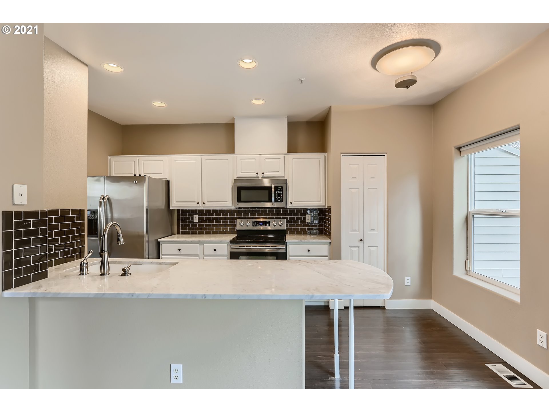 14130 Southwest Barrows Road, Unit 4 Tigard, OR 97223 - Photo 10 of 32 Gallery Image 10
