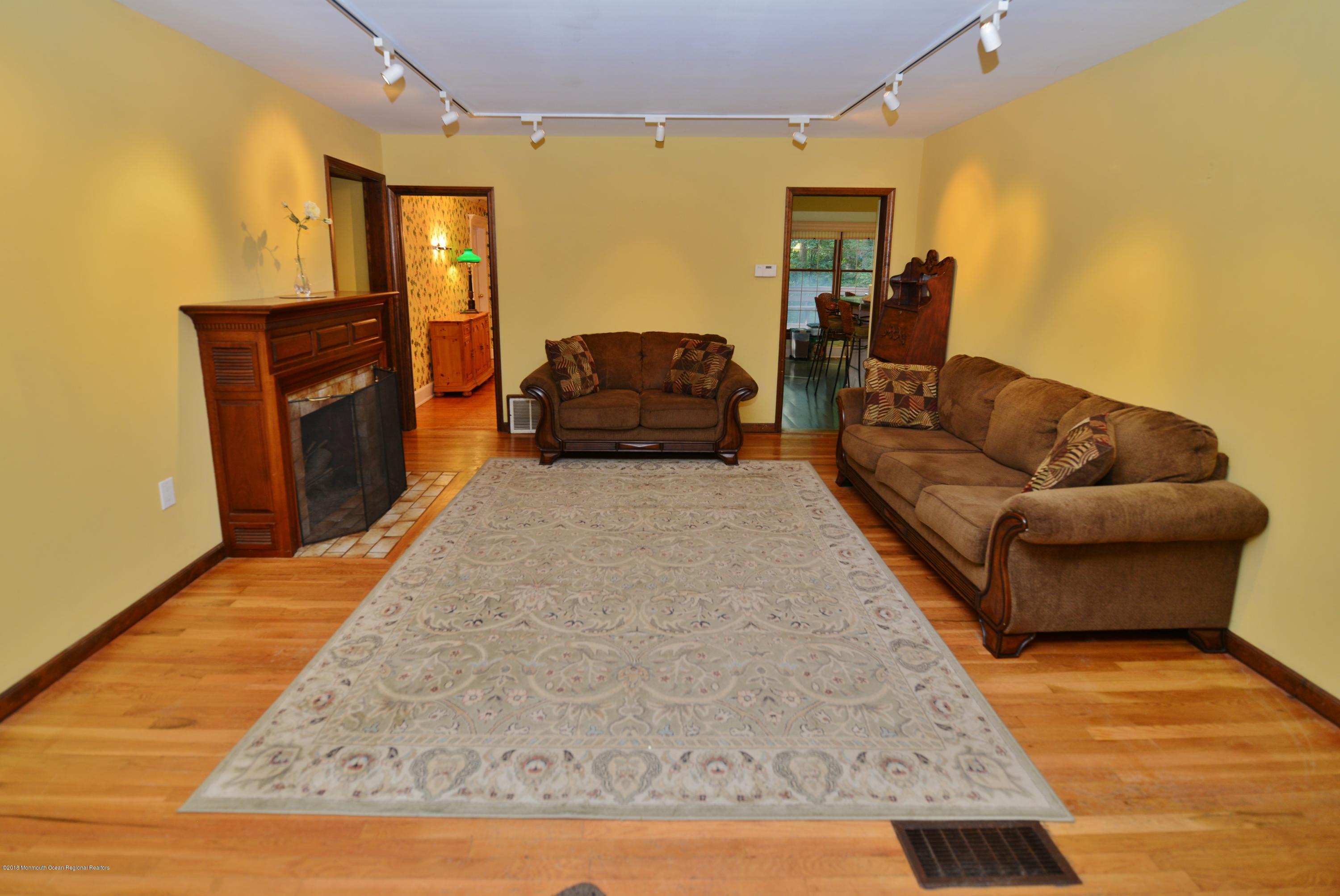 245 Red Hill Road Middletown, NJ 07748 - Photo 23 of 37 DSC_9683