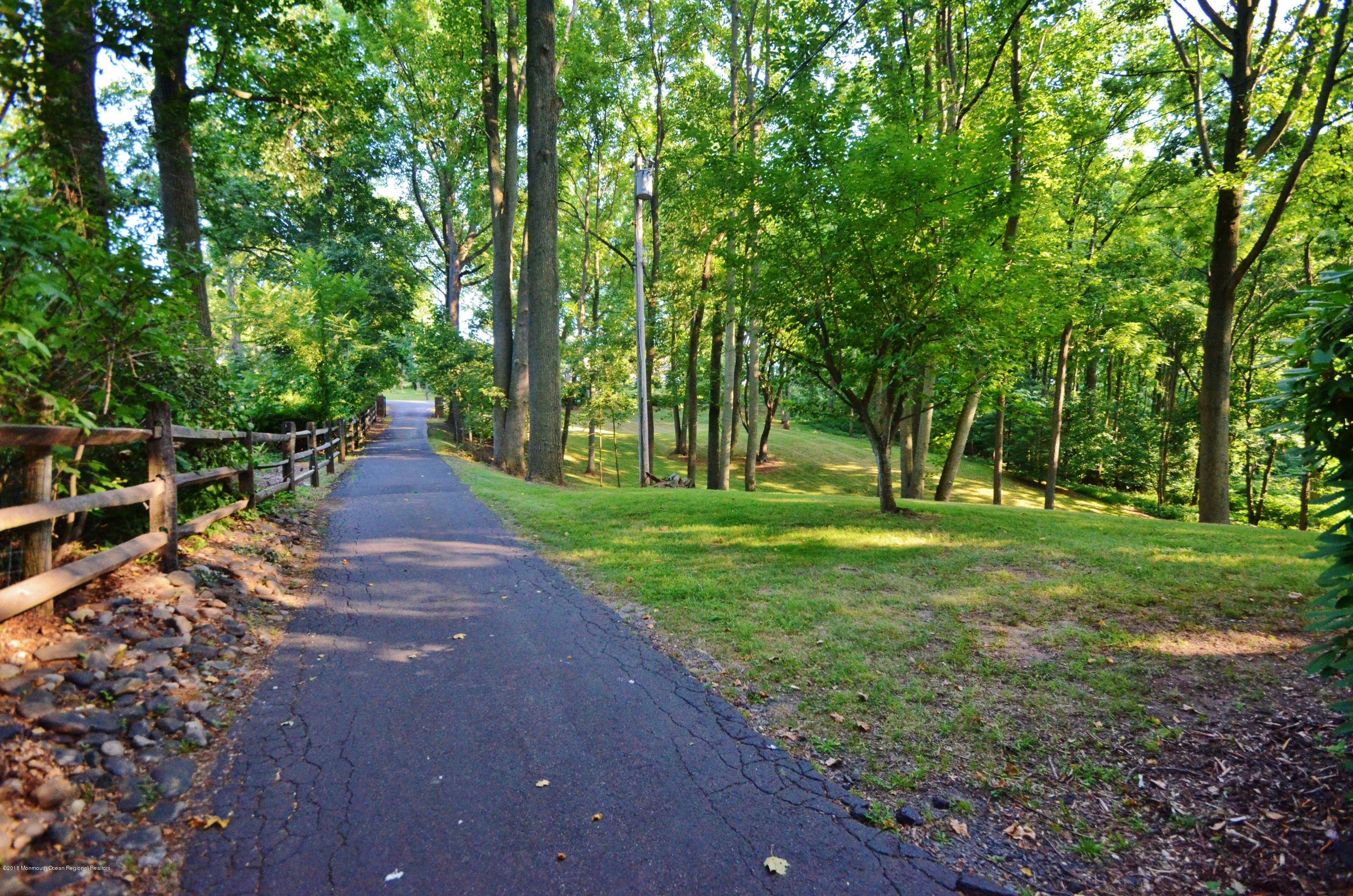 245 Red Hill Road Middletown, NJ 07748 - Photo 3 of 37 DSC_9654